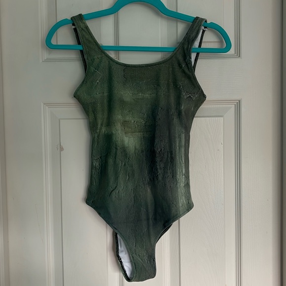 Aurora leotard M - like Luckyleo or eleve dancewear
No lining (cut out) - Picture 1 of 3